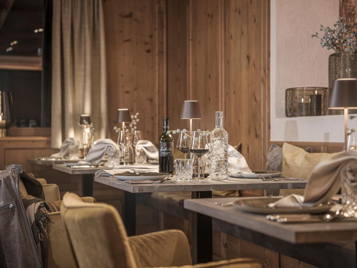 Hotel Bergkristall Zillertal - Adults Only 14 Years Plus Hippach Bagian luar foto