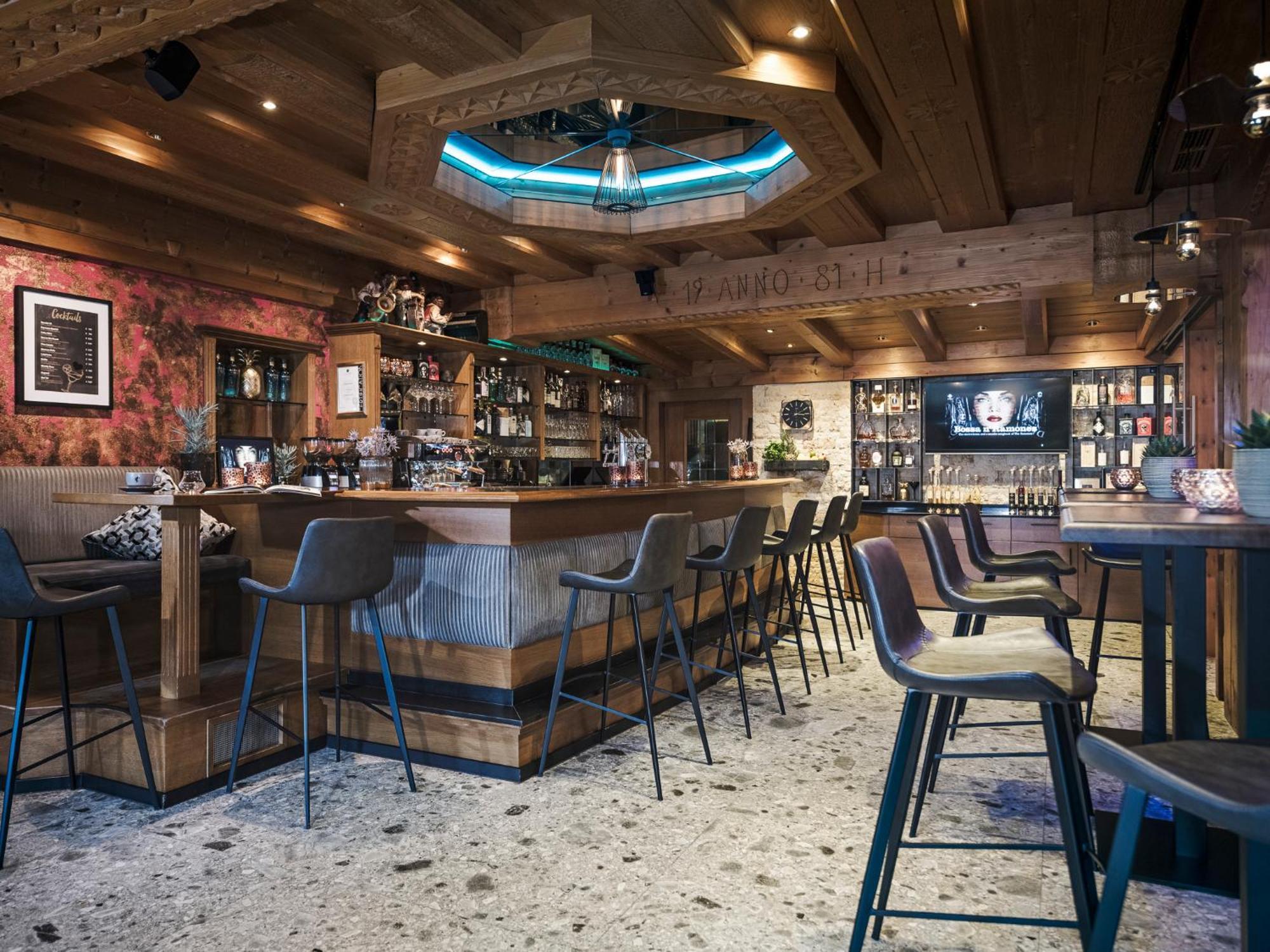 Hotel Bergkristall Zillertal - Adults Only 14 Years Plus Hippach Bagian luar foto