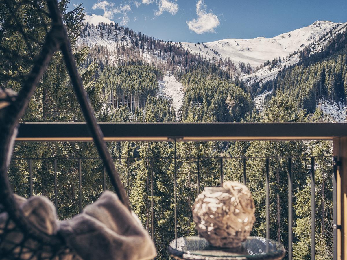 Hotel Bergkristall Zillertal - Adults Only 14 Years Plus Hippach Bagian luar foto